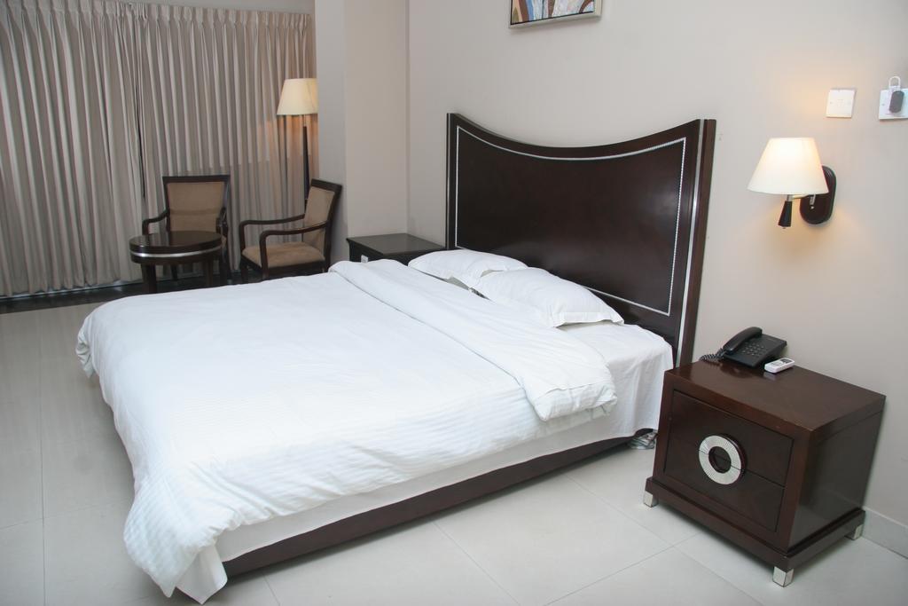 Nirvana Inn 巴纳内拉斯 客房 照片