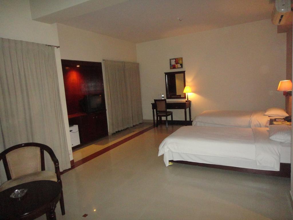 Nirvana Inn 巴纳内拉斯 外观 照片